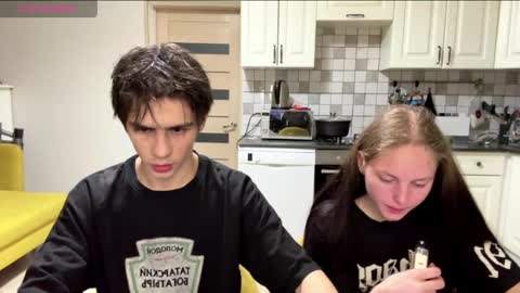 flowerscouple online show from 04-17-26, 10:13