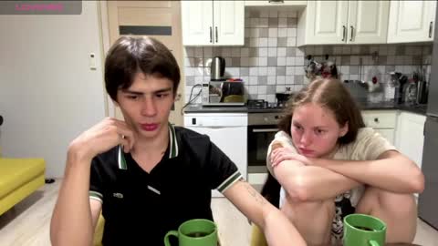 flowerscouple online show from 04-20-26, 10:22