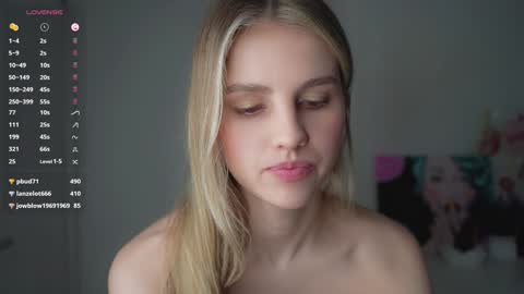 Snapshot of fluffy_angel chatting on 01-28-25, 11:06 Adeline online show from 01-28-25, 11:06