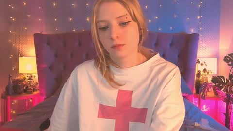 Snapshot of fluffy_ice chatting on 03-07-25, 07:19 Mia online show from 03-07-25, 07:19