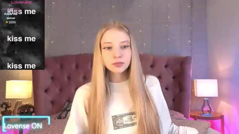 Snapshot of fluffy_ice chatting on 09-13-25, 08:08 Mia online show from 09-13-25, 08:08