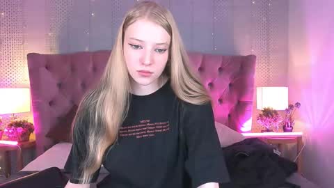 Snapshot of fluffy_ice chatting on 10-09-25, 09:57 Mia online show from 10-09-25, 09:57