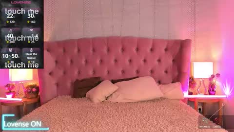 Snapshot of fluffy_ice chatting on 10-15-25, 12:11 Mia online show from 10-15-25, 12:11