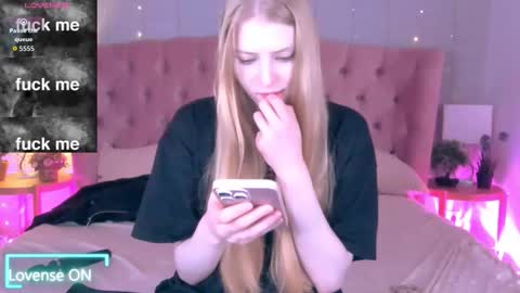 Snapshot of fluffy_ice chatting on 10-25-25, 01:51 Mia online show from 10-25-25, 01:51