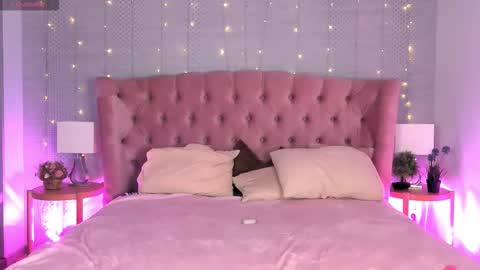 Snapshot of fluffy_ice chatting on 11-16-25, 09:20 Mia online show from 11-16-25, 09:20