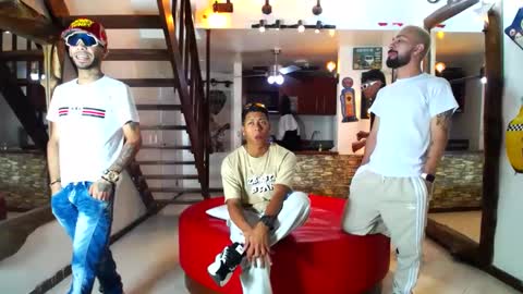 Snapshot of flyckers chatting on 12-30-24, 06:38 flyckers online show from 12-30-24, 06:38