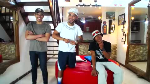 Snapshot of flyckers chatting on 01-06-25, 06:41 flyckers online show from 01-06-25, 06:41