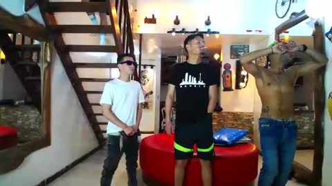 Snapshot of flyckers chatting on 01-12-25, 11:15 flyckers online show from 01-12-25, 11:15