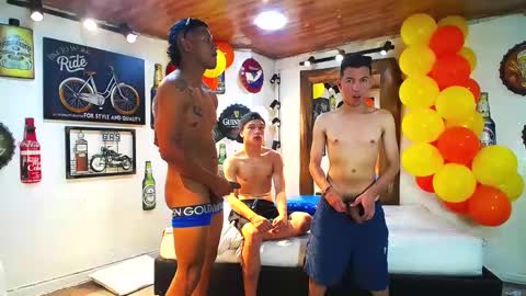 Snapshot of flyckers chatting on 01-21-25, 09:46 flyckers online show from 01-21-25, 09:46