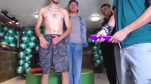 Snapshot of flyckers chatting on 02-14-25, 12:03 flyckers online show from 02-14-25, 12:03