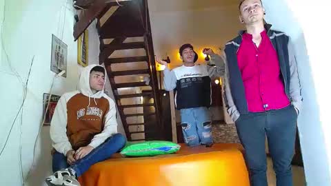 Snapshot of flyckers chatting on 10-20-25, 08:20 flyckers online show from 10-20-25, 08:20