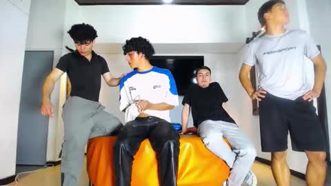 Snapshot of flyckers chatting on 11-16-25, 09:42 flyckers online show from 11-16-25, 09:42