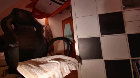 Matthew online show from 10-17-25, 04:42