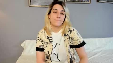 Snapshot of foamcascade chatting on 12-15-25, 05:55 Ellie online show from 12-15-25, 05:55