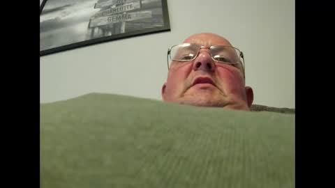 focusfuker online show from 09-17-25, 01:13