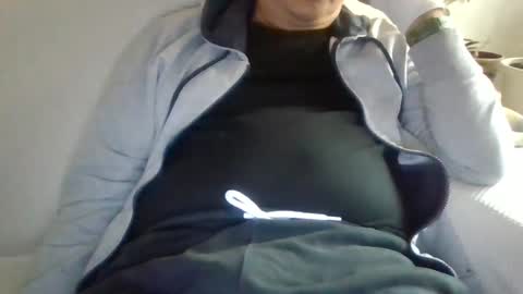 Snapshot of folletto1 chatting on 03-11-25, 02:40 folletto1 online show from 03-11-25, 02:40