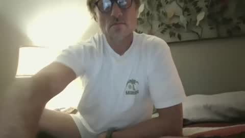 Snapshot of foodforcatfists chatting on 11-20-25, 06:13 foodforcatfists online show from 11-20-25, 06:13