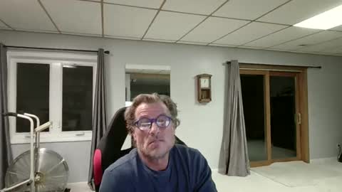 Snapshot of foodforcatfists chatting on 11-21-25, 06:01 foodforcatfists online show from 11-21-25, 06:01