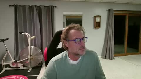 Snapshot of foodforcatfists chatting on 12-04-25, 05:06 foodforcatfists online show from 12-04-25, 05:06