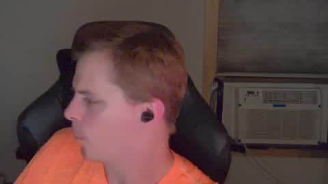 Snapshot of forever_broken chatting on 10-29-25, 05:42 forever_broken online show from 10-29-25, 05:42