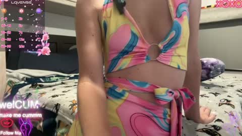 Snapshot of foreverkinkyy chatting on 07-15-26, 05:18 Elaine online show from 07-15-26, 05:18