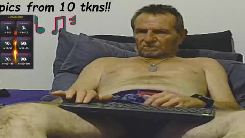 Snapshot of forexxxx_man chatting on 04-27-26, 10:13 doc online show from 04-27-26, 10:13