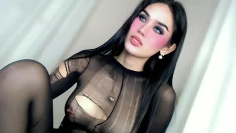 KHATRINA STACIE MARIE online show from 05-27-26, 01:57