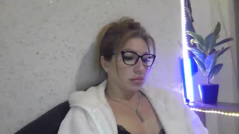 Snapshot of fox_red_lady7 chatting on 02-20-25, 06:13 fox_red_lady7 online show from 02-20-25, 06:13