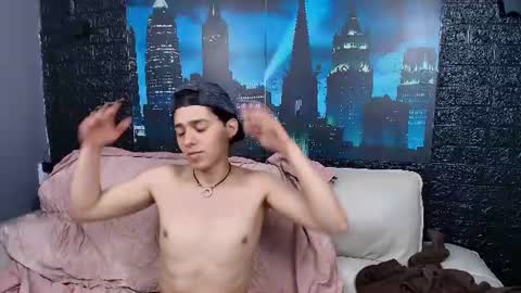 Snapshot of fox_white_ chatting on 06-18-26, 07:07 . FOX WHITE . online show from 06-18-26, 07:07