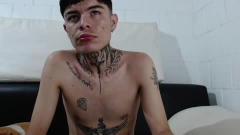 Snapshot of foxbadboy chatting on 05-28-26, 06:00 foxbadboy online show from 05-28-26, 06:00