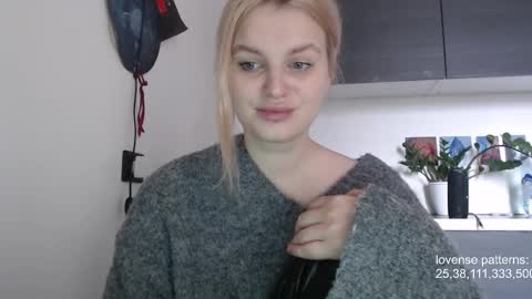 i am your baby Alien  online show from 10-23-25, 08:24