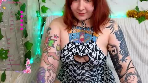 Snapshot of foxgirlandmerguis chatting on 02-06-26, 02:53 Belinda online show from 02-06-26, 02:53