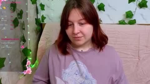 Snapshot of foxgirlandmerguis chatting on 02-08-26, 02:53 Belinda online show from 02-08-26, 02:53