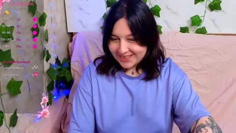 Snapshot of foxgirlandmerguis chatting on 02-14-26, 08:27 Belinda online show from 02-14-26, 08:27