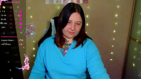 Snapshot of foxgirlandmerguis chatting on 05-16-26, 07:27 Belinda online show from 05-16-26, 07:27