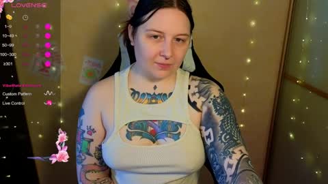 Snapshot of foxgirlandmerguis chatting on 05-23-26, 06:40 Belinda online show from 05-23-26, 06:40