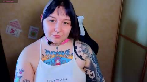 Snapshot of foxgirlandmerguis chatting on 07-20-26, 08:17 Belinda online show from 07-20-26, 08:17