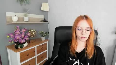Snapshot of foxsonya chatting on 05-13-26, 01:30 Sonya online show from 05-13-26, 01:30