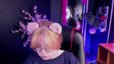 Snapshot of foxxxypolly chatting on 05-24-26, 05:34 Polly online show from 05-24-26, 05:34