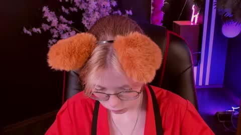 Snapshot of foxxxypolly chatting on 05-25-26, 05:24 Polly online show from 05-25-26, 05:24