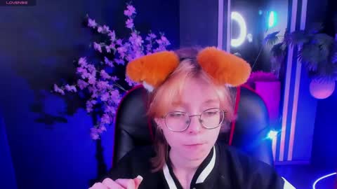 Snapshot of foxxxypolly chatting on 05-30-26, 05:37 Polly online show from 05-30-26, 05:37
