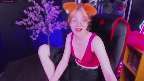 Snapshot of foxxxypolly chatting on 06-28-26, 05:35 Polly online show from 06-28-26, 05:35