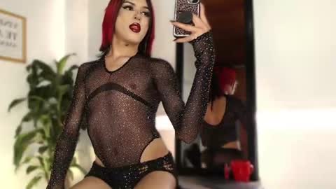 Snapshot of foxxy_angel chatting on 06-10-26, 07:24 Santi online show from 06-10-26, 07:24