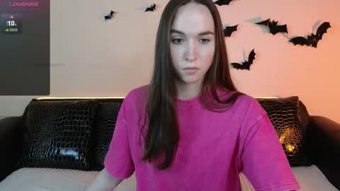 Snapshot of foxxy_girl_ chatting on 11-06-25, 12:06 andice online show from 11-06-25, 12:06