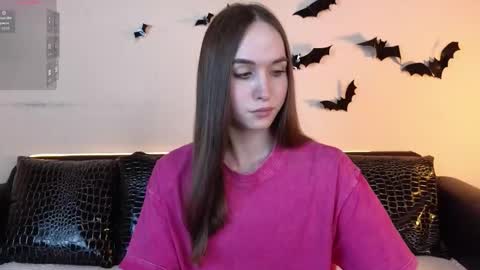 Snapshot of foxxy_girl_ chatting on 11-18-25, 11:36 andice online show from 11-18-25, 11:36