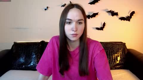 Snapshot of foxxy_girl_ chatting on 11-19-25, 11:43 andice online show from 11-19-25, 11:43