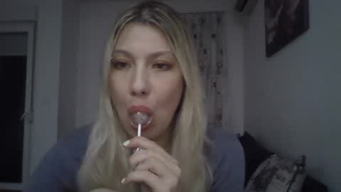 Snapshot of foxy_bright chatting on 03-19-26, 07:29 foxy_bright online show from 03-19-26, 07:29