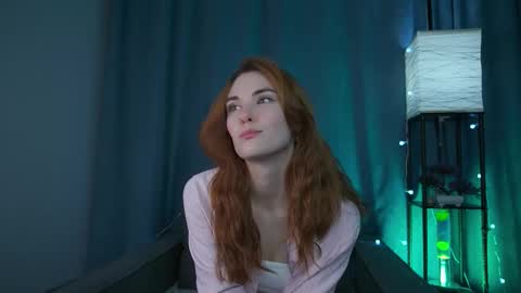 Snapshot of foxy_cute4you chatting on 12-17-25, 08:59 Eva online show from 12-17-25, 08:59