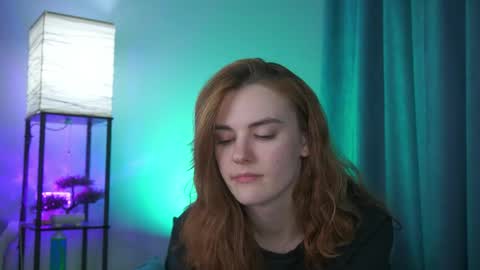 Snapshot of foxy_cute4you chatting on 03-17-26, 06:44 Eva online show from 03-17-26, 06:44