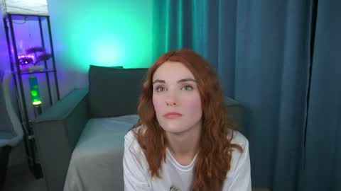 Snapshot of foxy_cute4you chatting on 04-12-26, 06:24 Eva online show from 04-12-26, 06:24